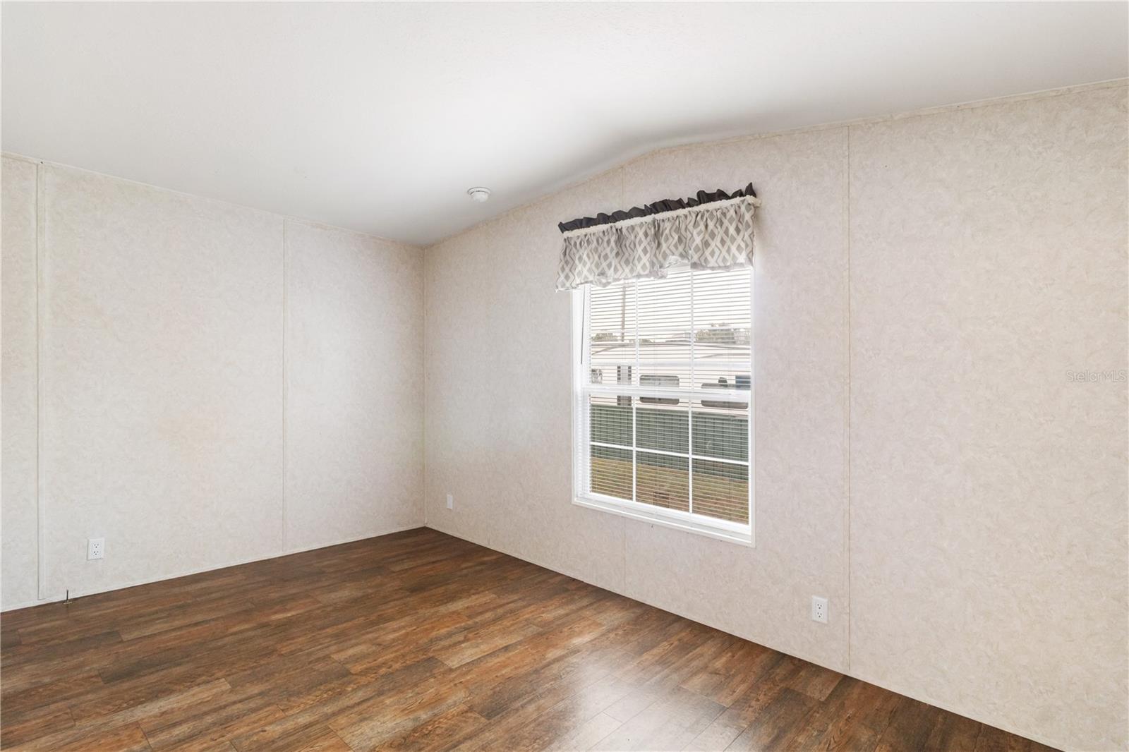 Image 12 of 24 For 419 Chestnut Road