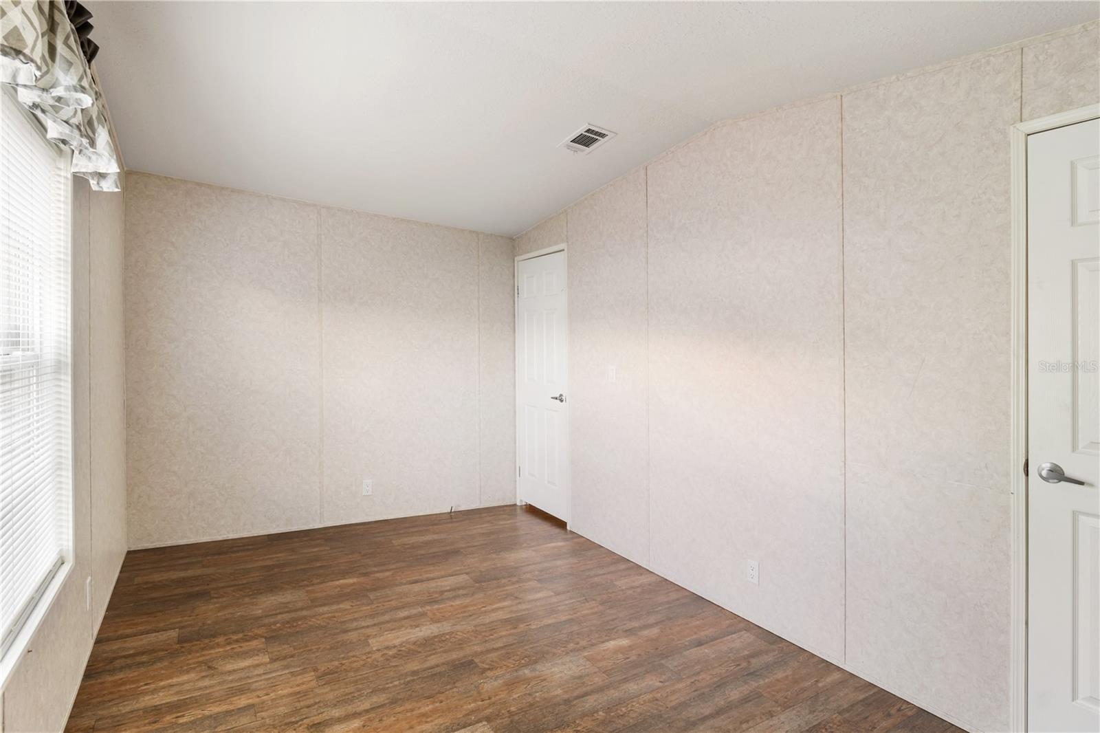 Image 13 of 24 For 419 Chestnut Road