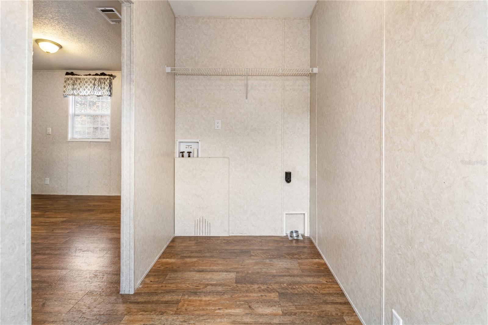 Image 16 of 24 For 419 Chestnut Road