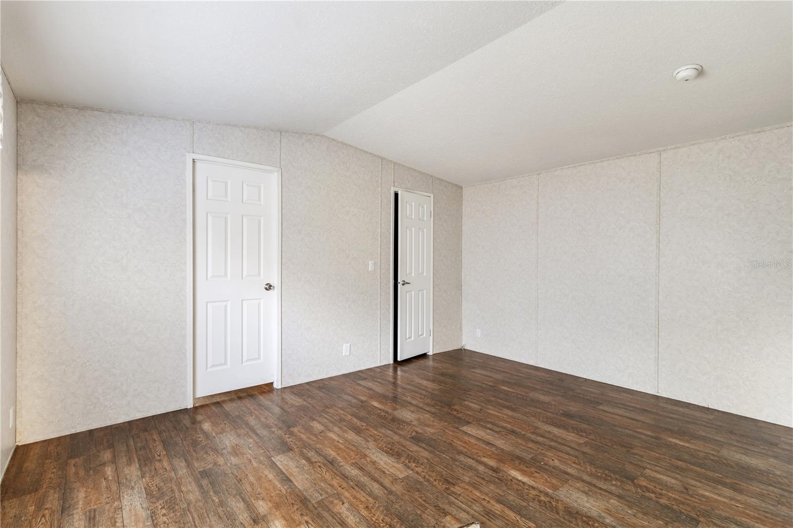 Image 20 of 24 For 419 Chestnut Road