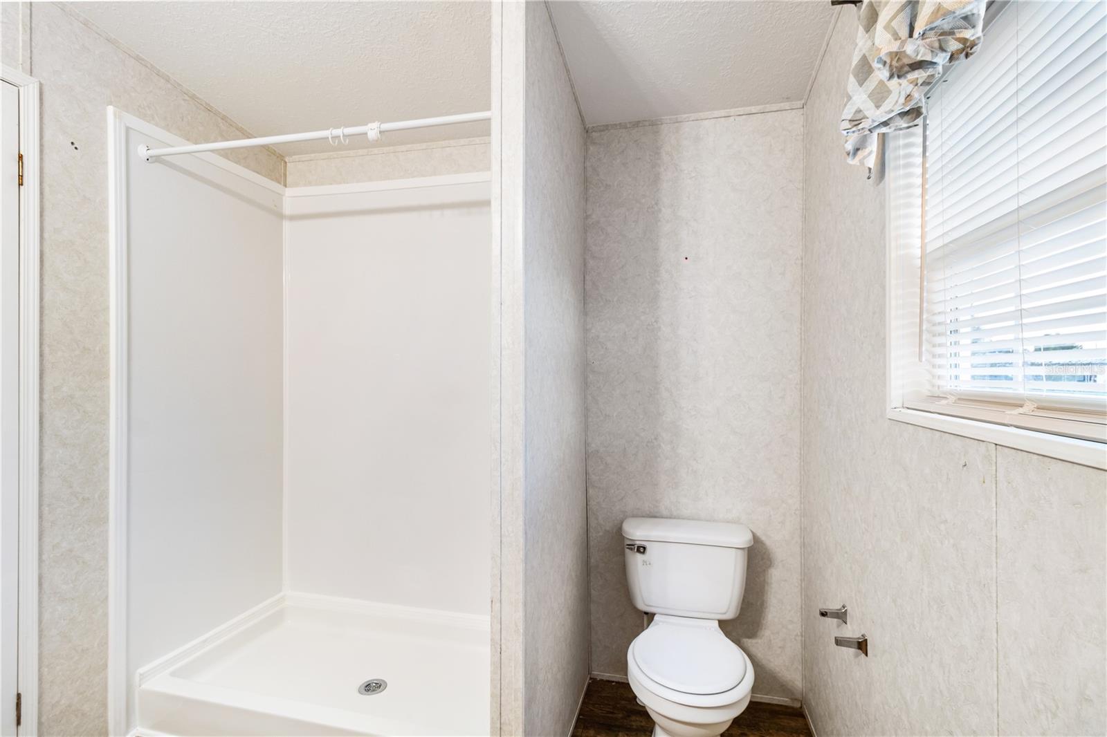 Image 21 of 24 For 419 Chestnut Road