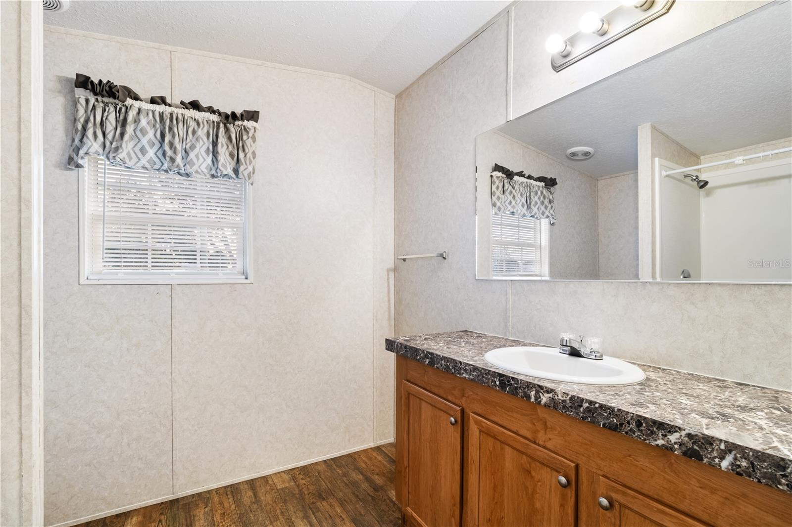 Image 22 of 24 For 419 Chestnut Road