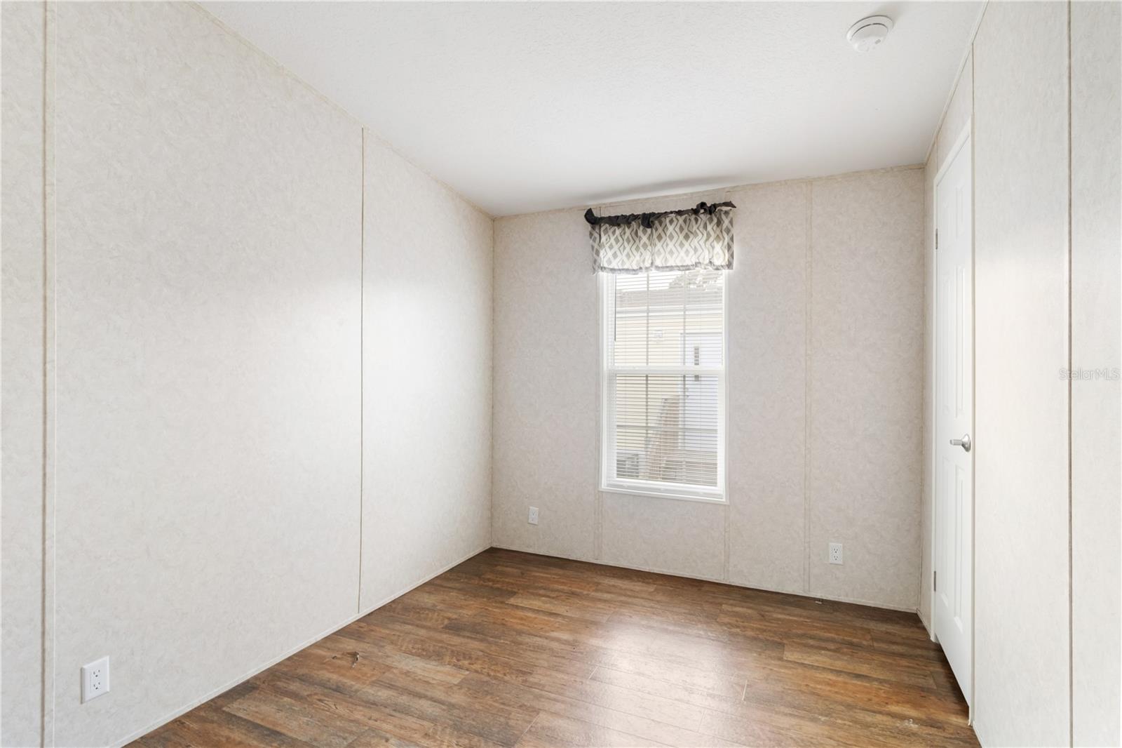 Image 8 of 24 For 419 Chestnut Road