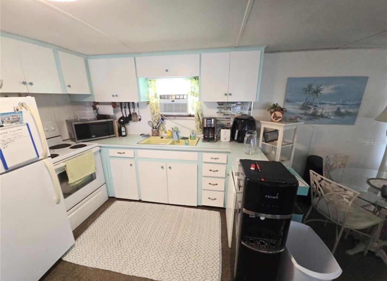 Image 4 of 14 For 707 49th Avenue Drive W