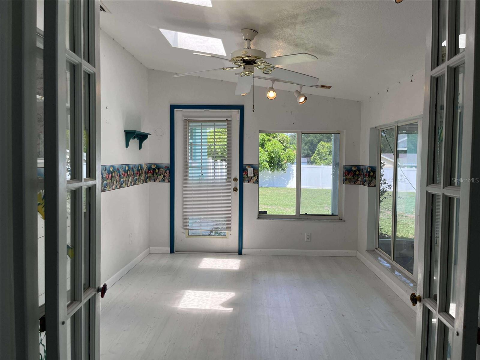 Image 17 of 41 For 608 Knowles Road