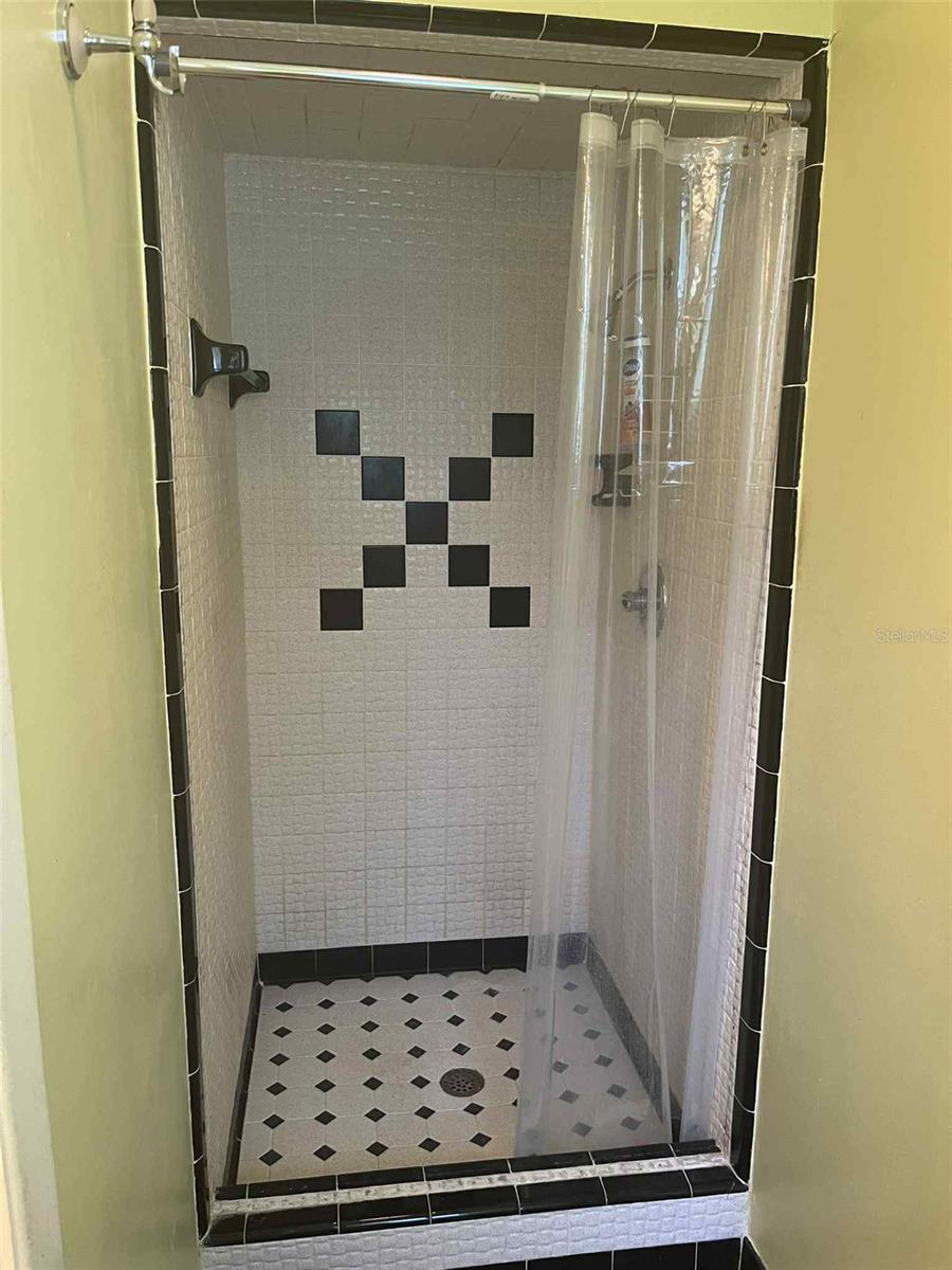 Image 36 of 41 For 608 Knowles Road