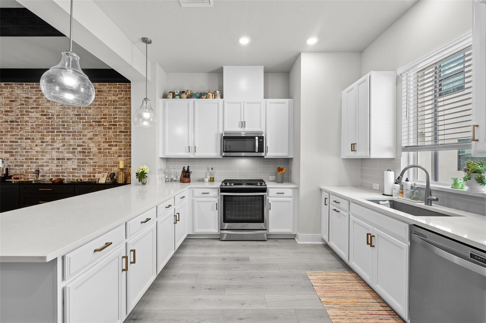 Image 13 of 85 For 2511 Grady Avenue 19