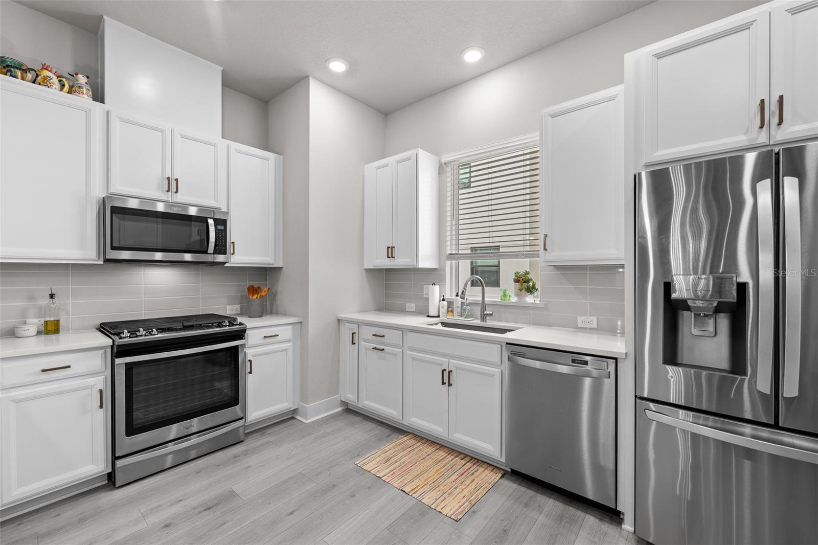 Image 14 of 85 For 2511 Grady Avenue 19