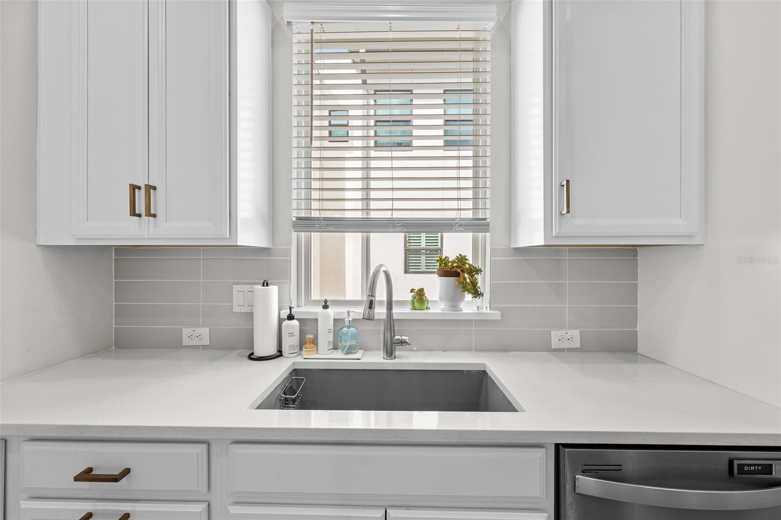 Image 15 of 85 For 2511 Grady Avenue 19