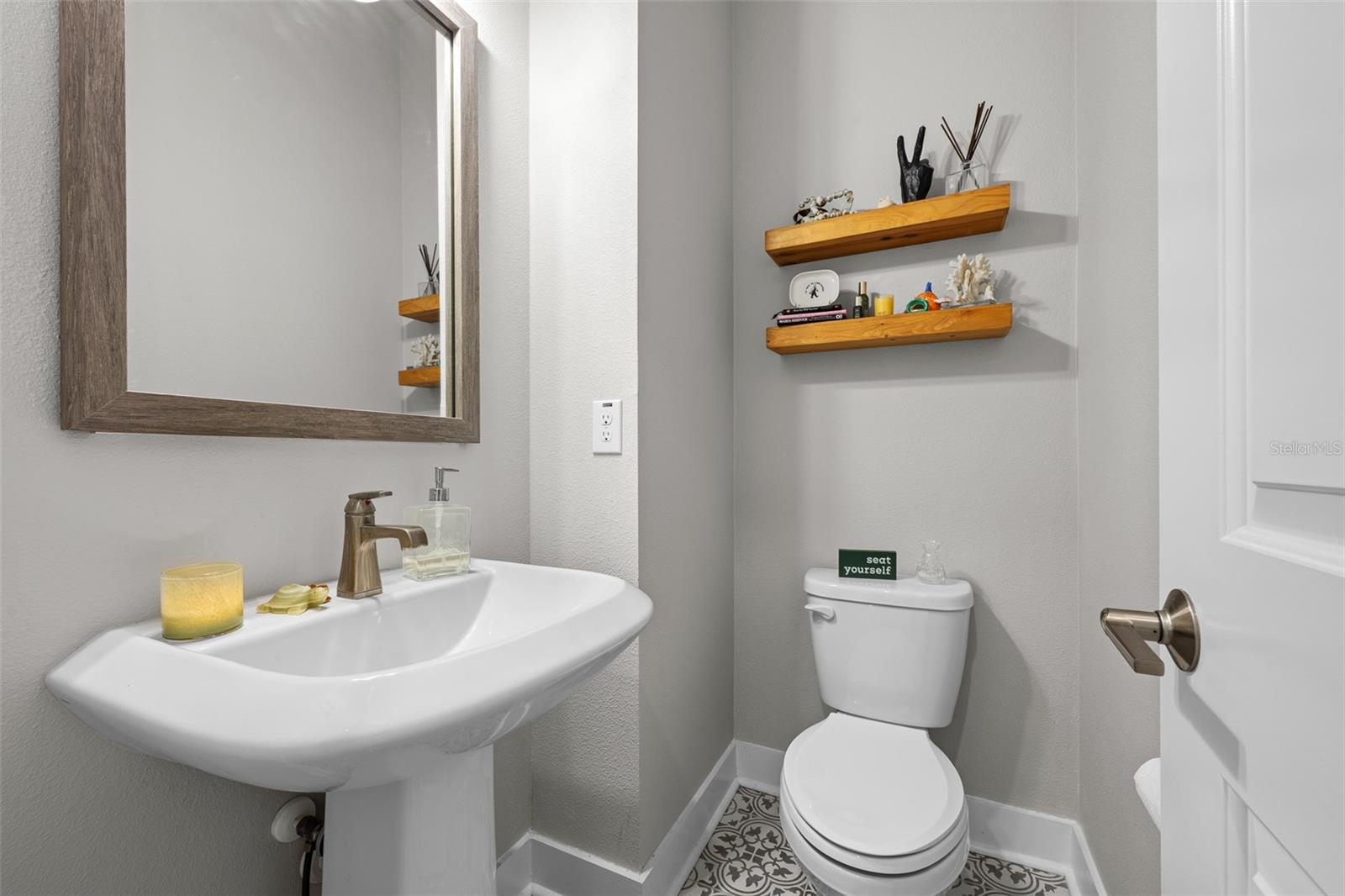 Image 28 of 85 For 2511 Grady Avenue 19