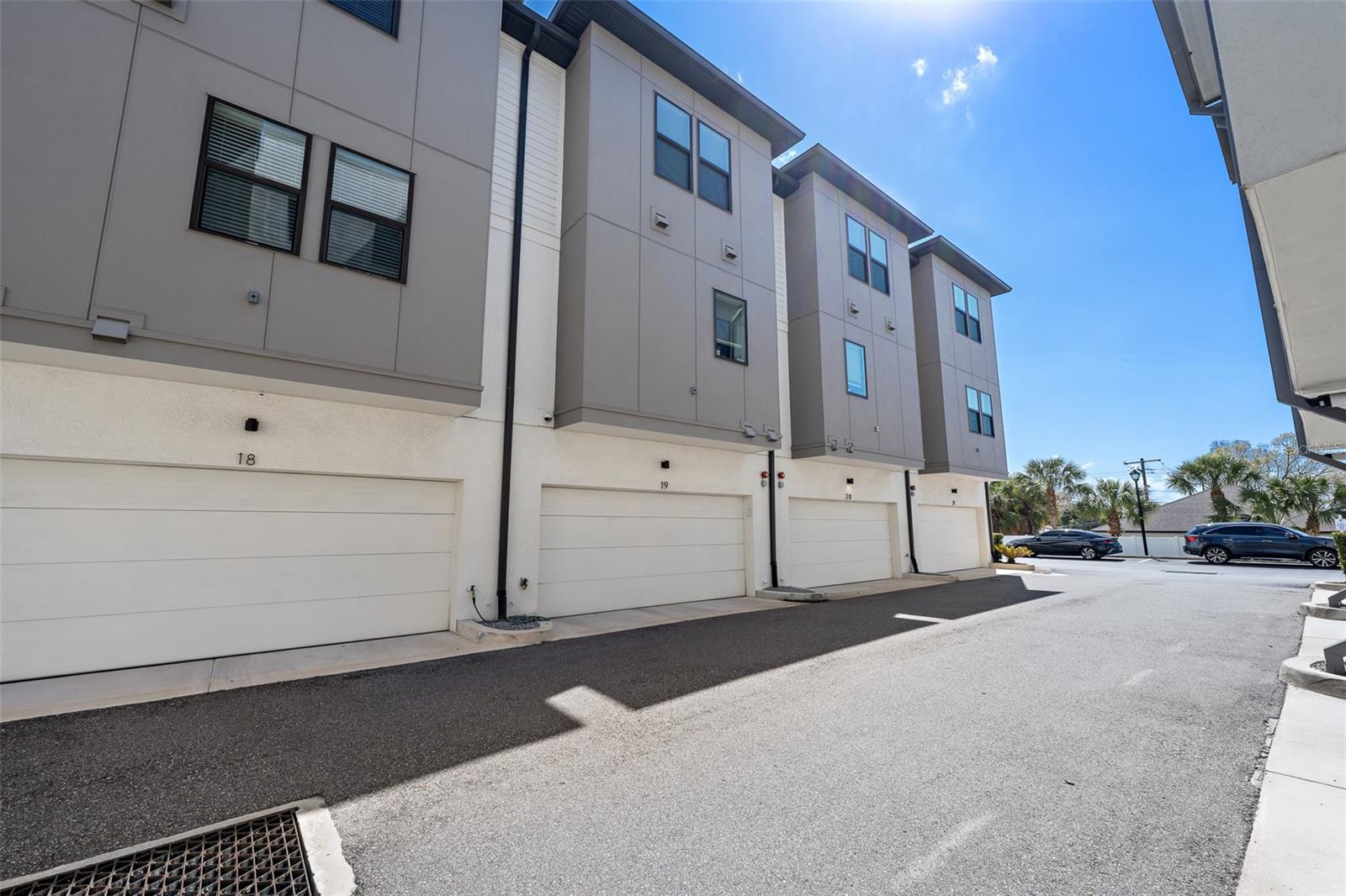 Image 52 of 85 For 2511 Grady Avenue 19