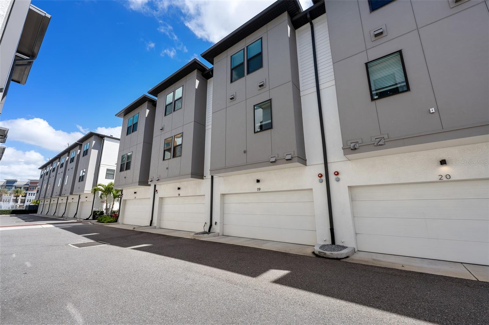 Image 53 of 85 For 2511 Grady Avenue 19