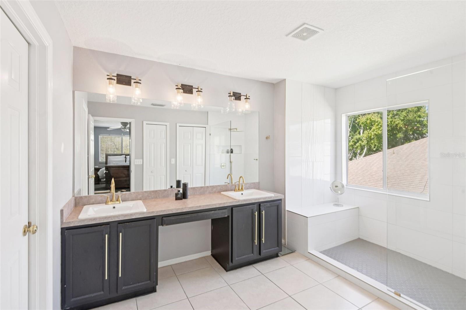 Image 29 of 59 For 4021 Fishermans Cove Court