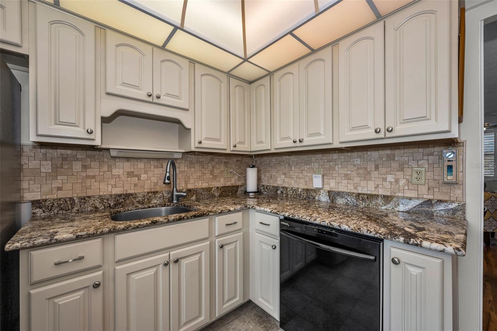 Image 15 of 43 For 4915 Bay Street Ne 327