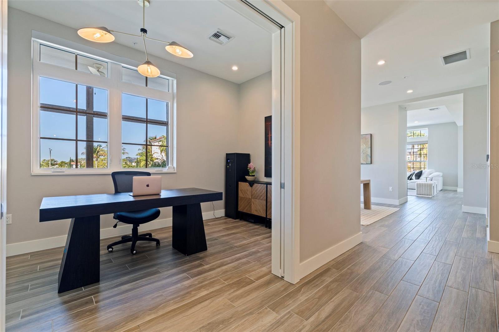 Image 11 of 36 For 91 Davis Boulevard 201