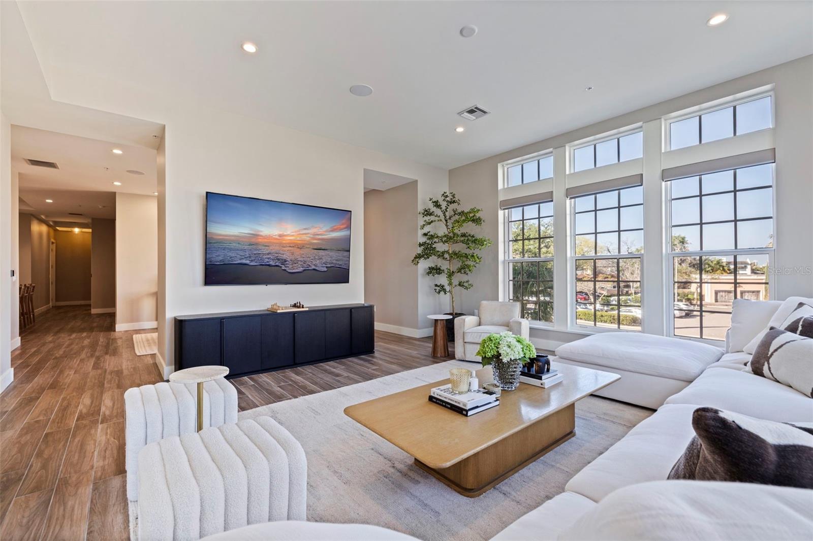 Image 16 of 36 For 91 Davis Boulevard 201