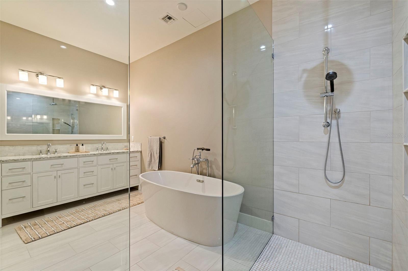 Image 21 of 36 For 91 Davis Boulevard 201