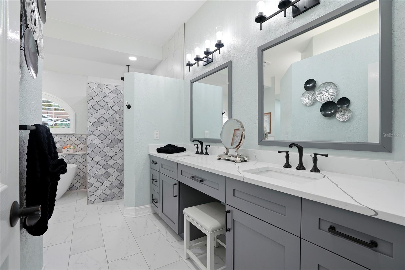 Image 7 of 56 For 10555 Shady Oak Lane