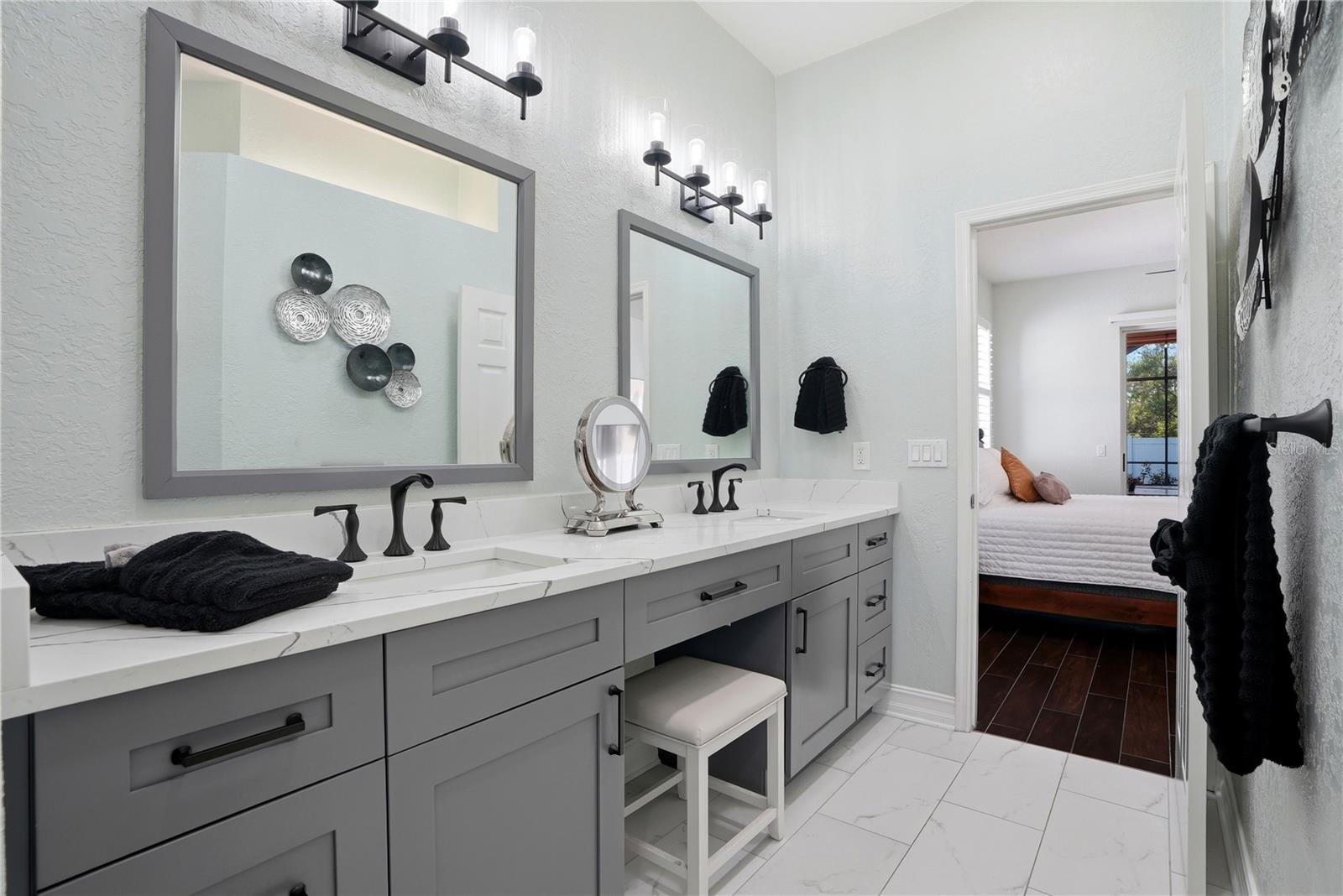 Image 9 of 56 For 10555 Shady Oak Lane