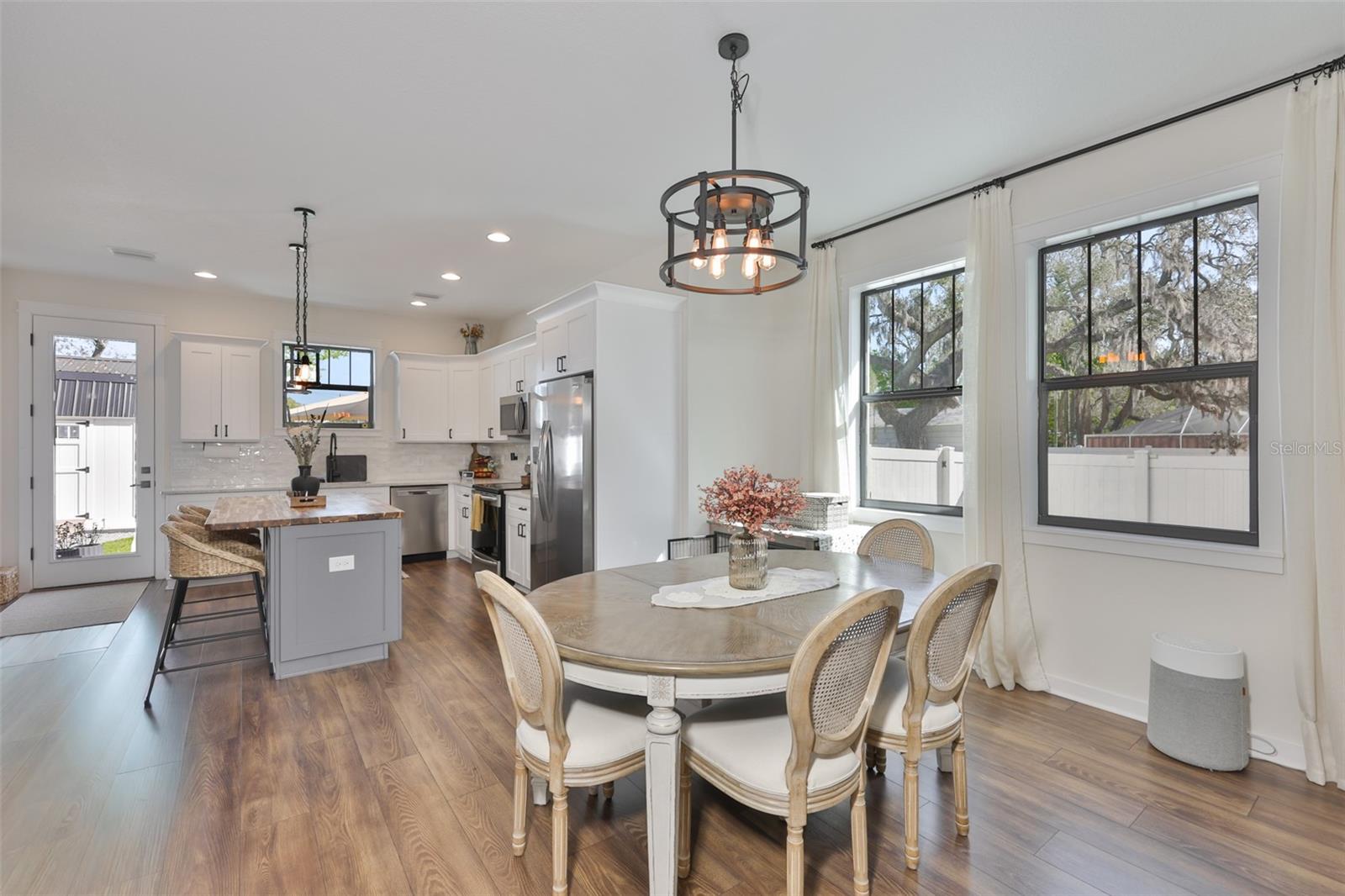 Image 10 of 49 For 1806 Caracas Street