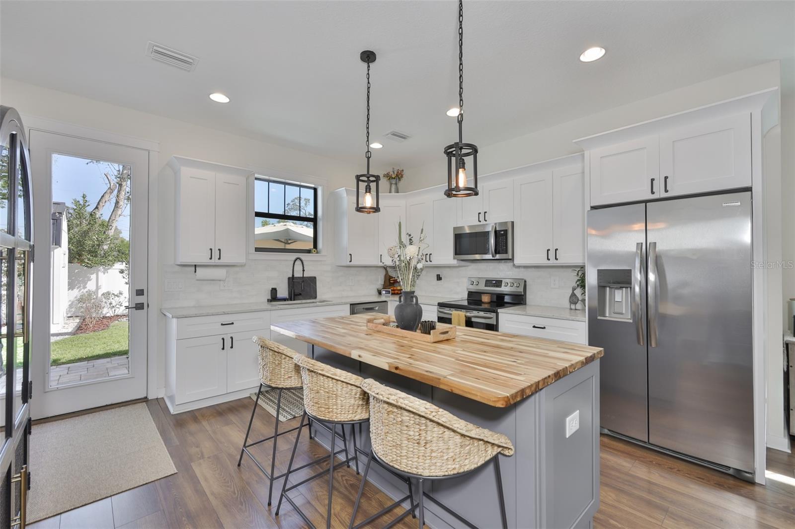 Image 11 of 49 For 1806 Caracas Street