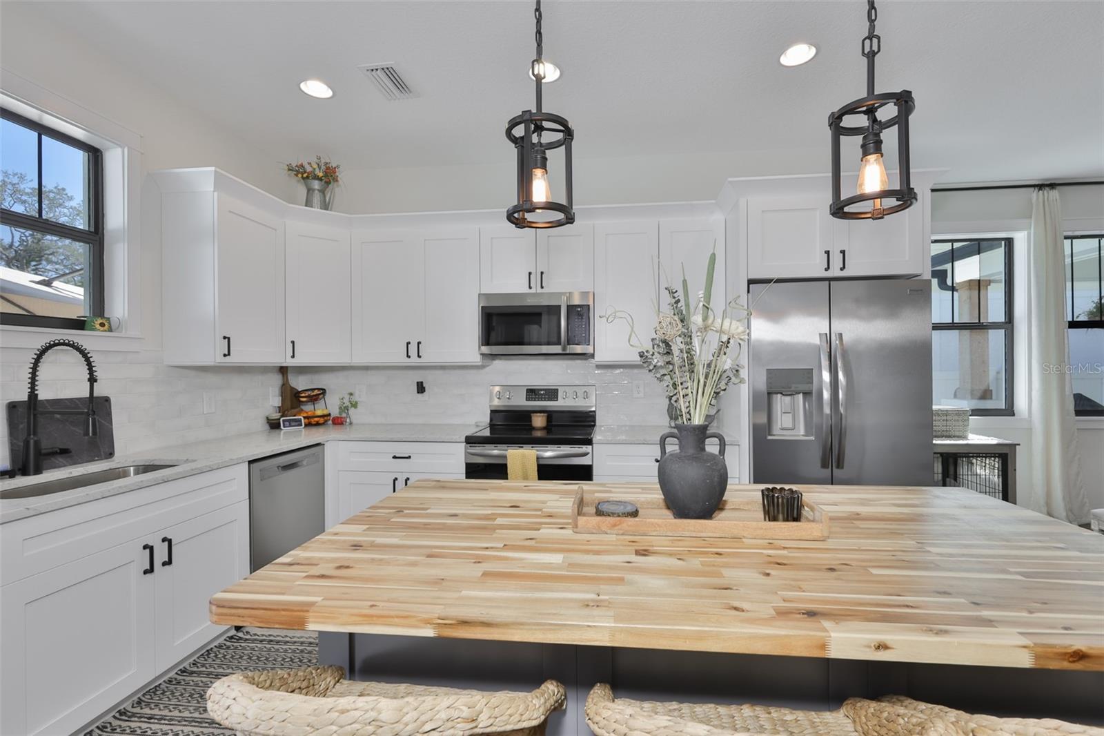 Image 12 of 49 For 1806 Caracas Street