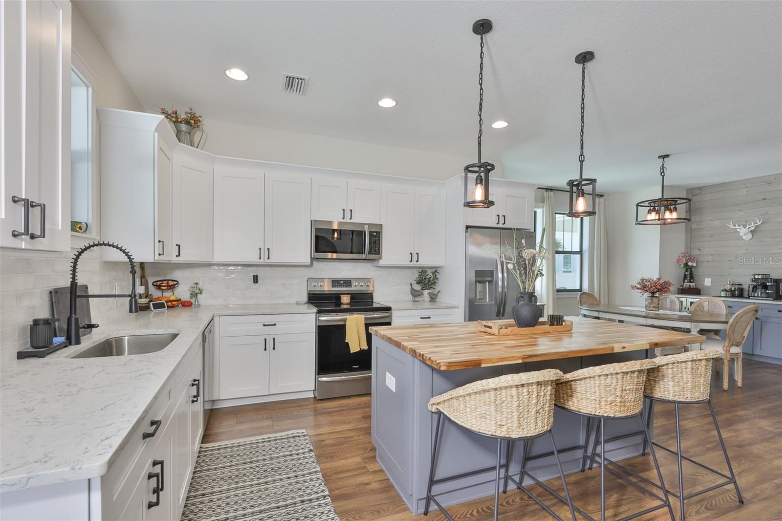 Image 13 of 49 For 1806 Caracas Street