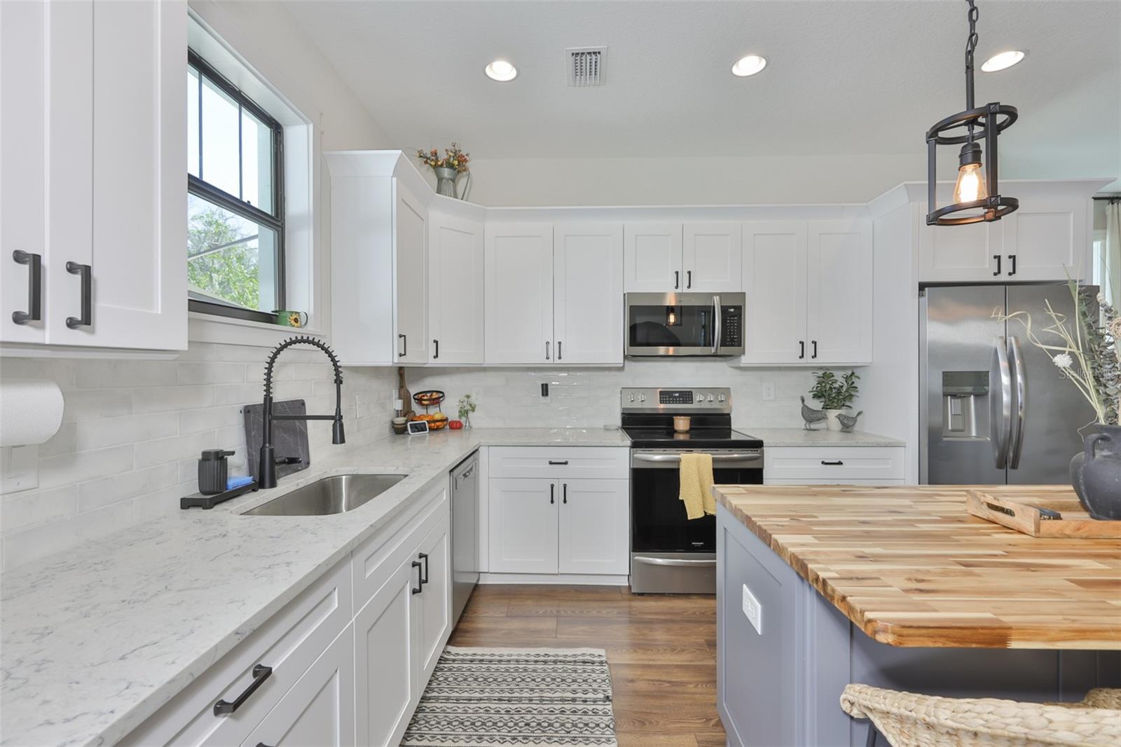 Image 14 of 49 For 1806 Caracas Street