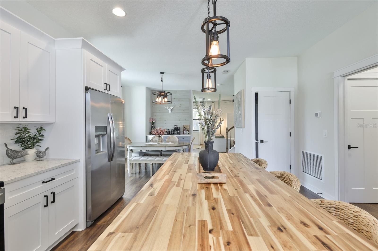 Image 16 of 49 For 1806 Caracas Street