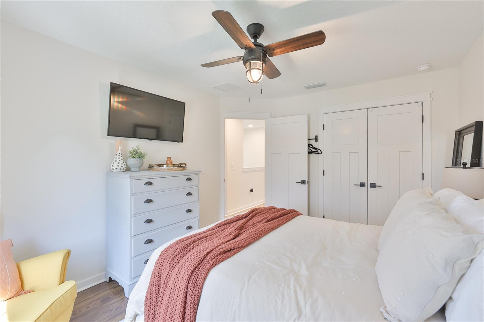 Image 24 of 49 For 1806 Caracas Street