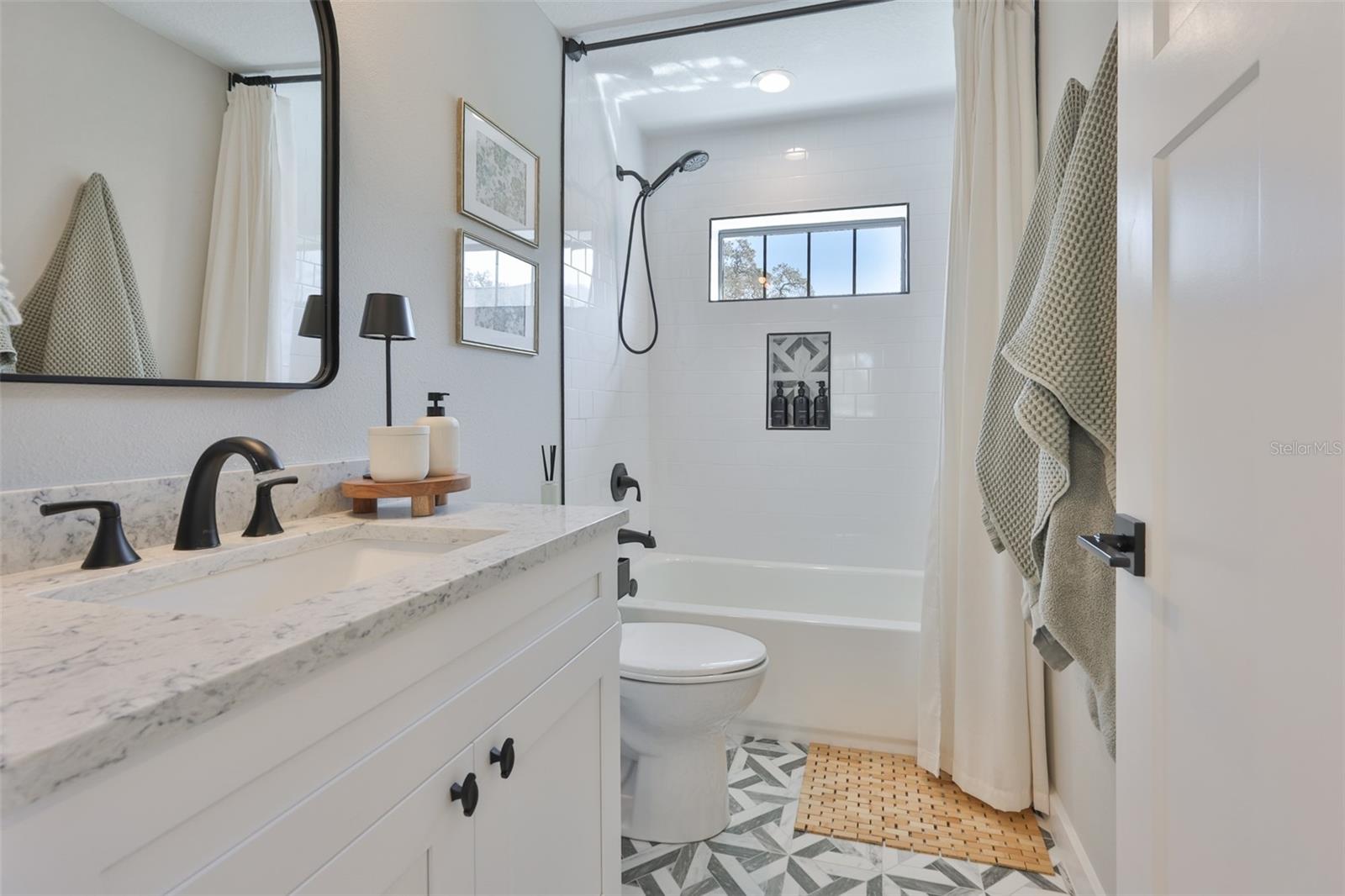 Image 25 of 49 For 1806 Caracas Street