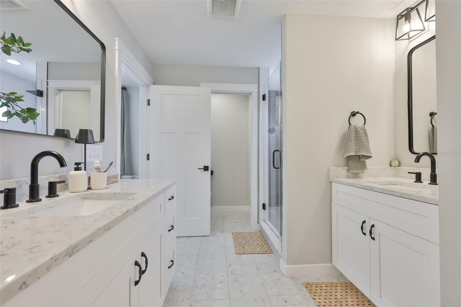 Image 32 of 49 For 1806 Caracas Street