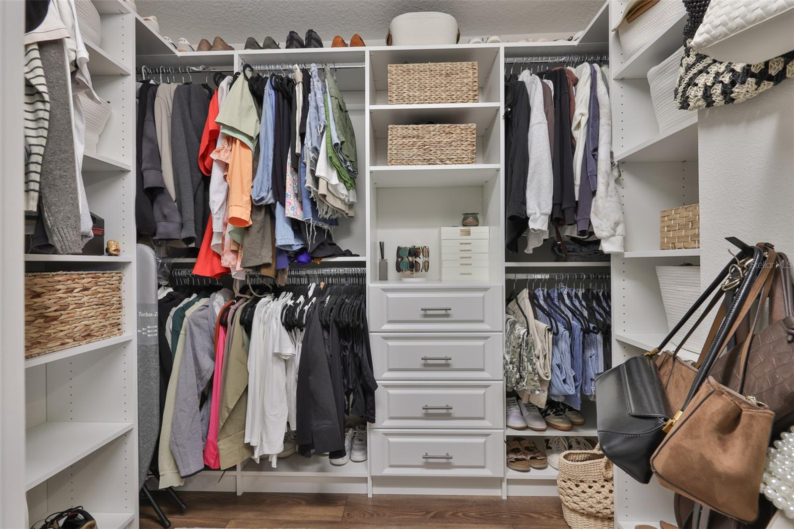 Image 34 of 49 For 1806 Caracas Street