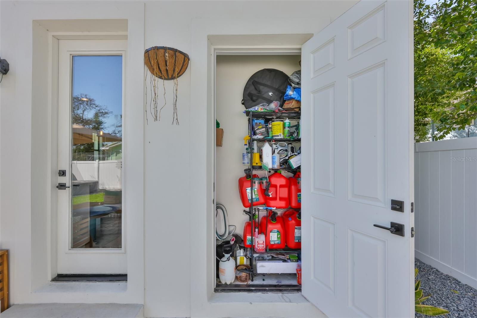 Image 41 of 49 For 1806 Caracas Street