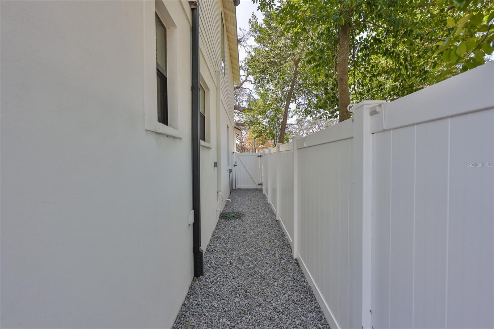 Image 43 of 49 For 1806 Caracas Street