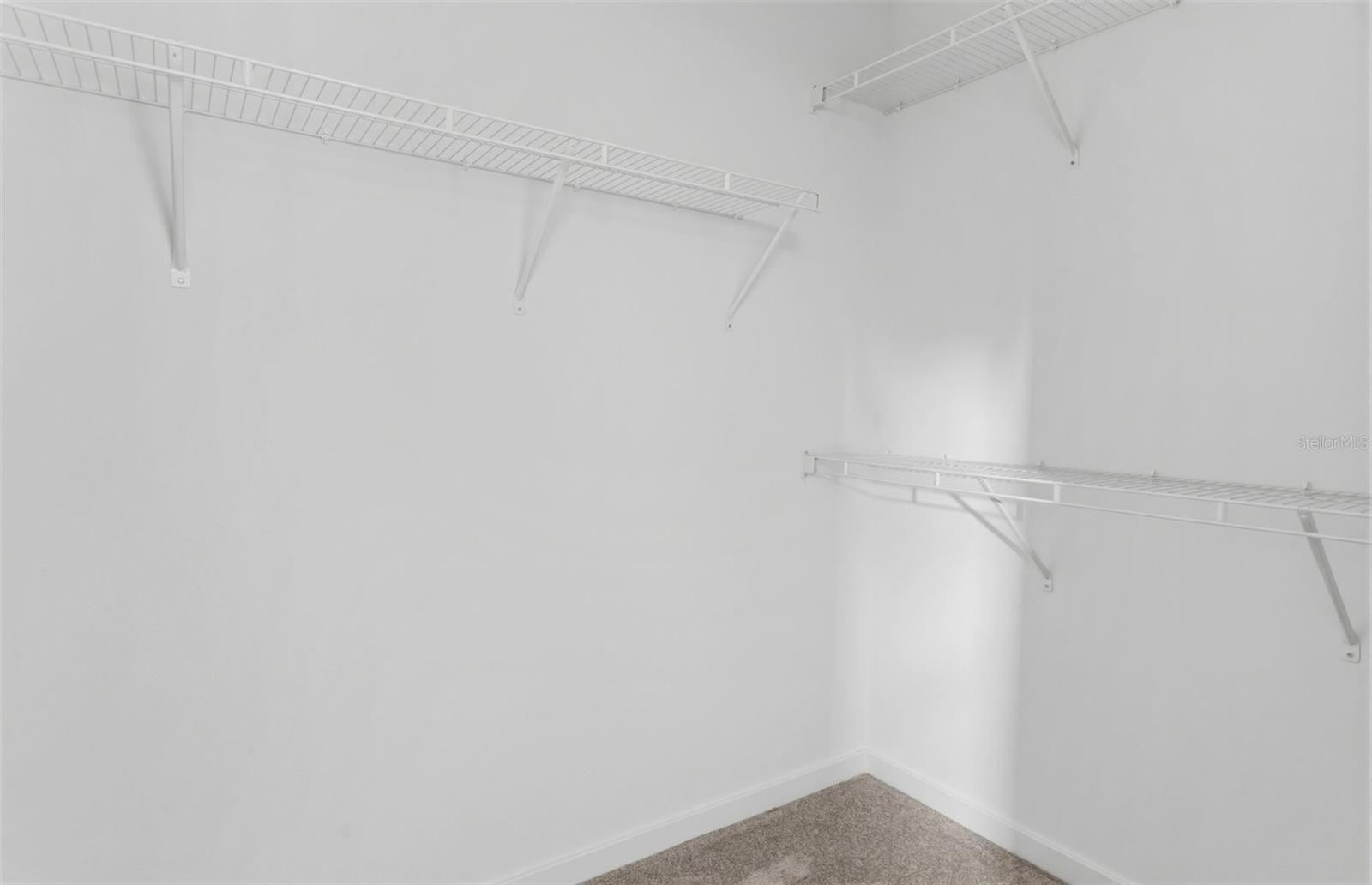 Image 14 of 19 For 10419 Hidden Banks Glen