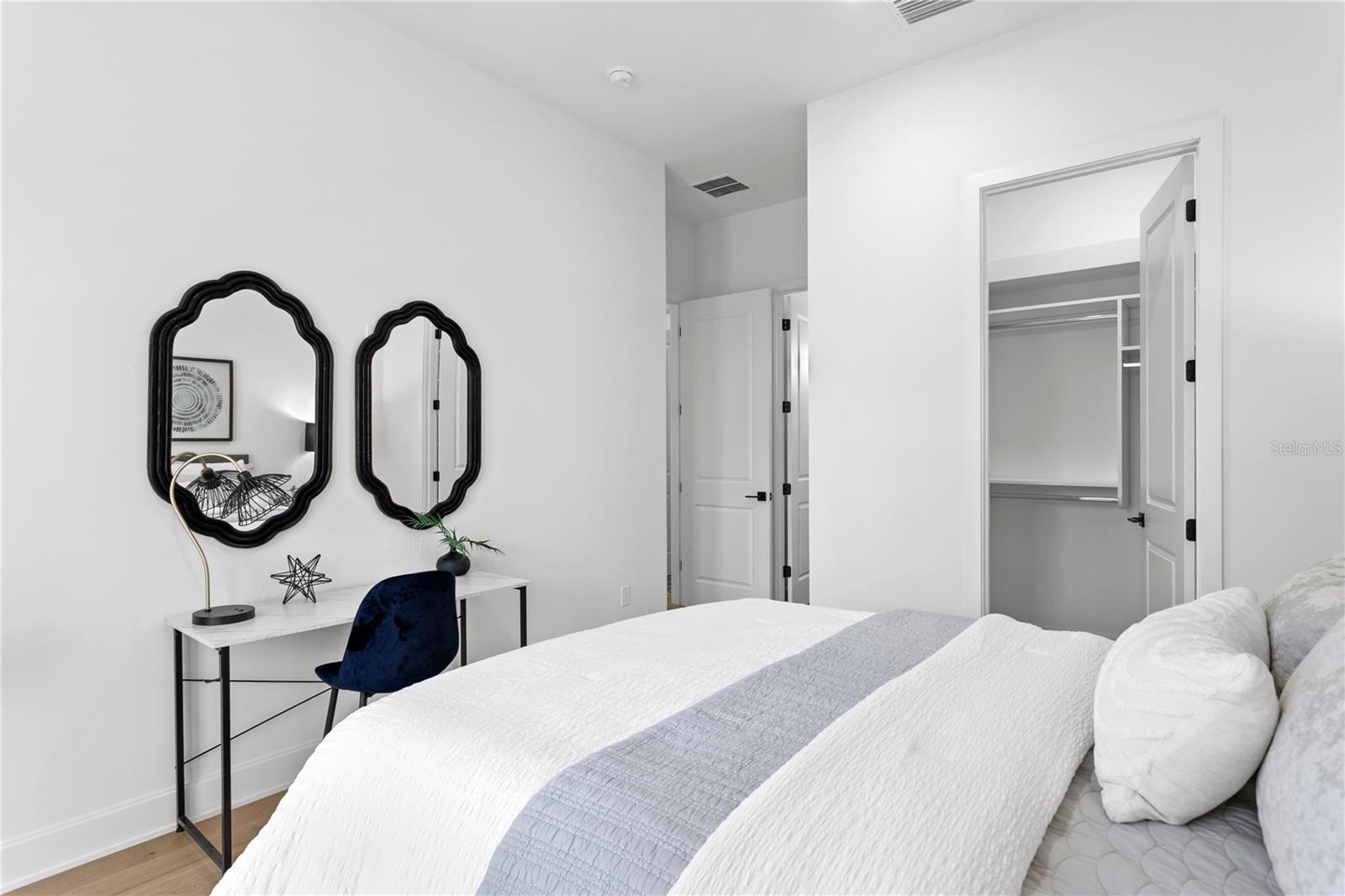 Image 22 of 38 For 440 Gilman Place N