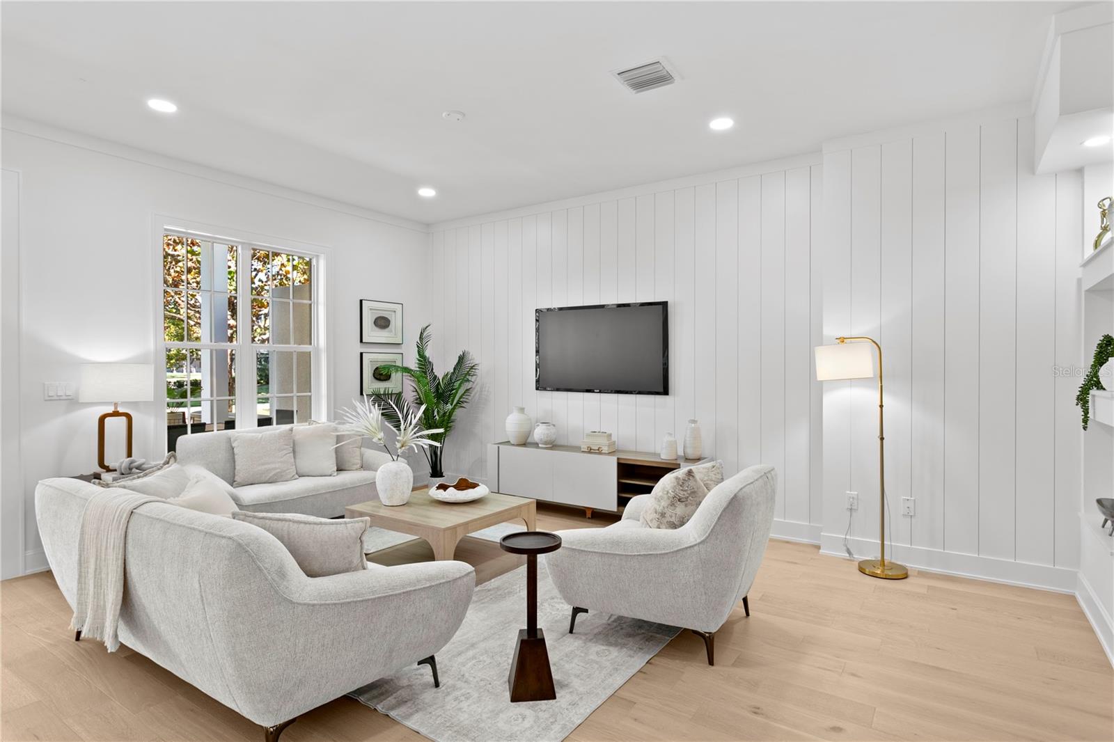 Image 8 of 38 For 440 Gilman Place N