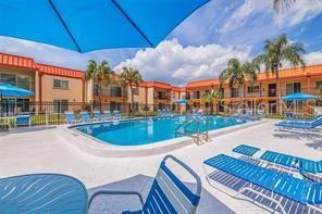 Image 13 of 18 For 10365 Paradise Boulevard 10