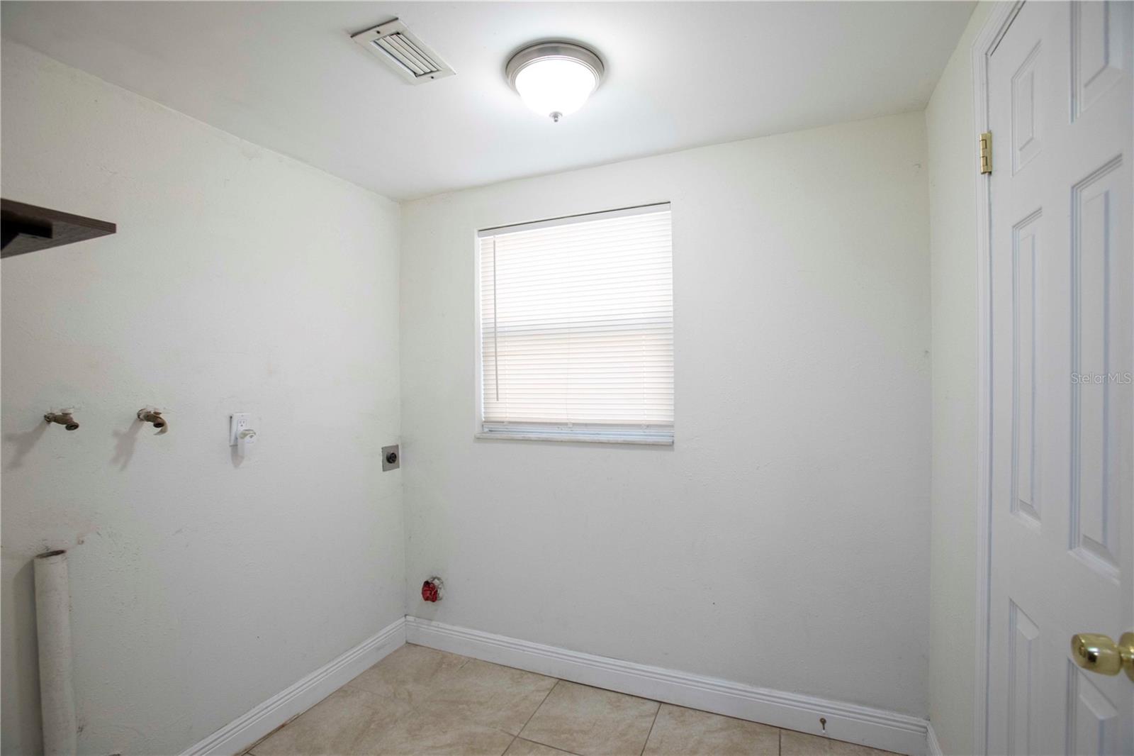 Image 12 of 23 For 11214 Linden Lane