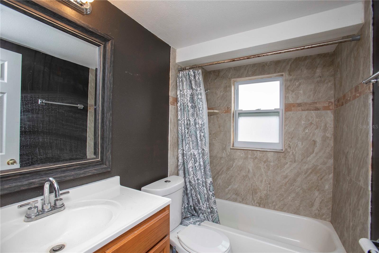 Image 21 of 23 For 11214 Linden Lane