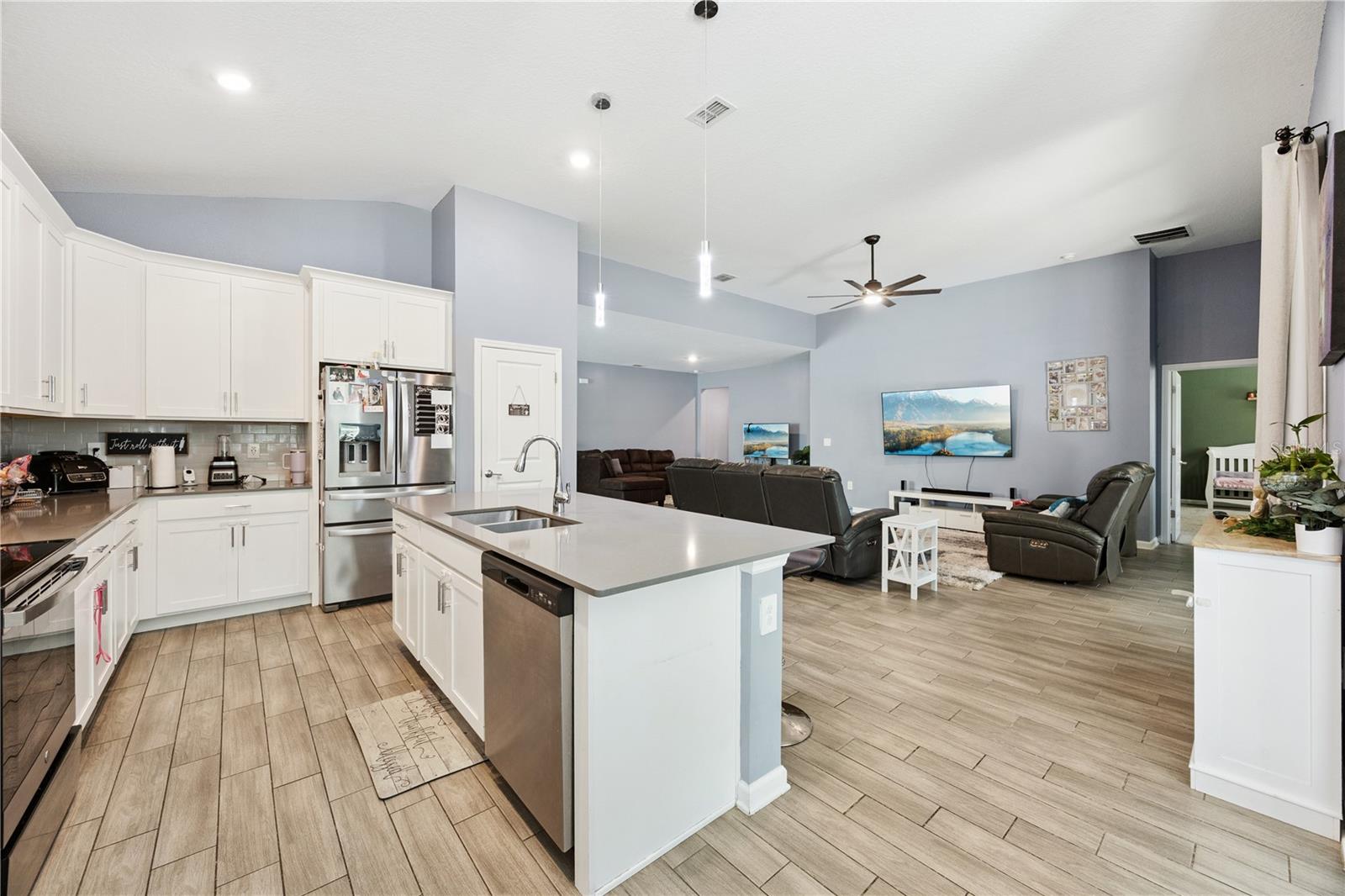 Image 15 of 50 For 6282 Lakepine Street