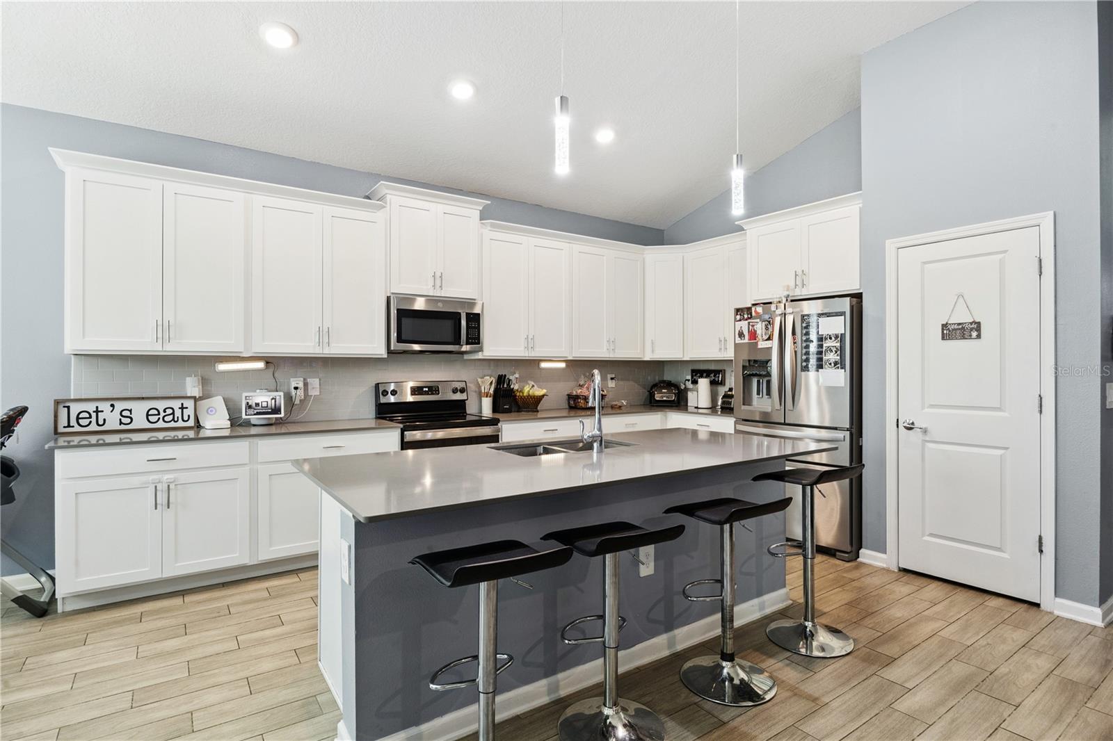 Image 17 of 50 For 6282 Lakepine Street