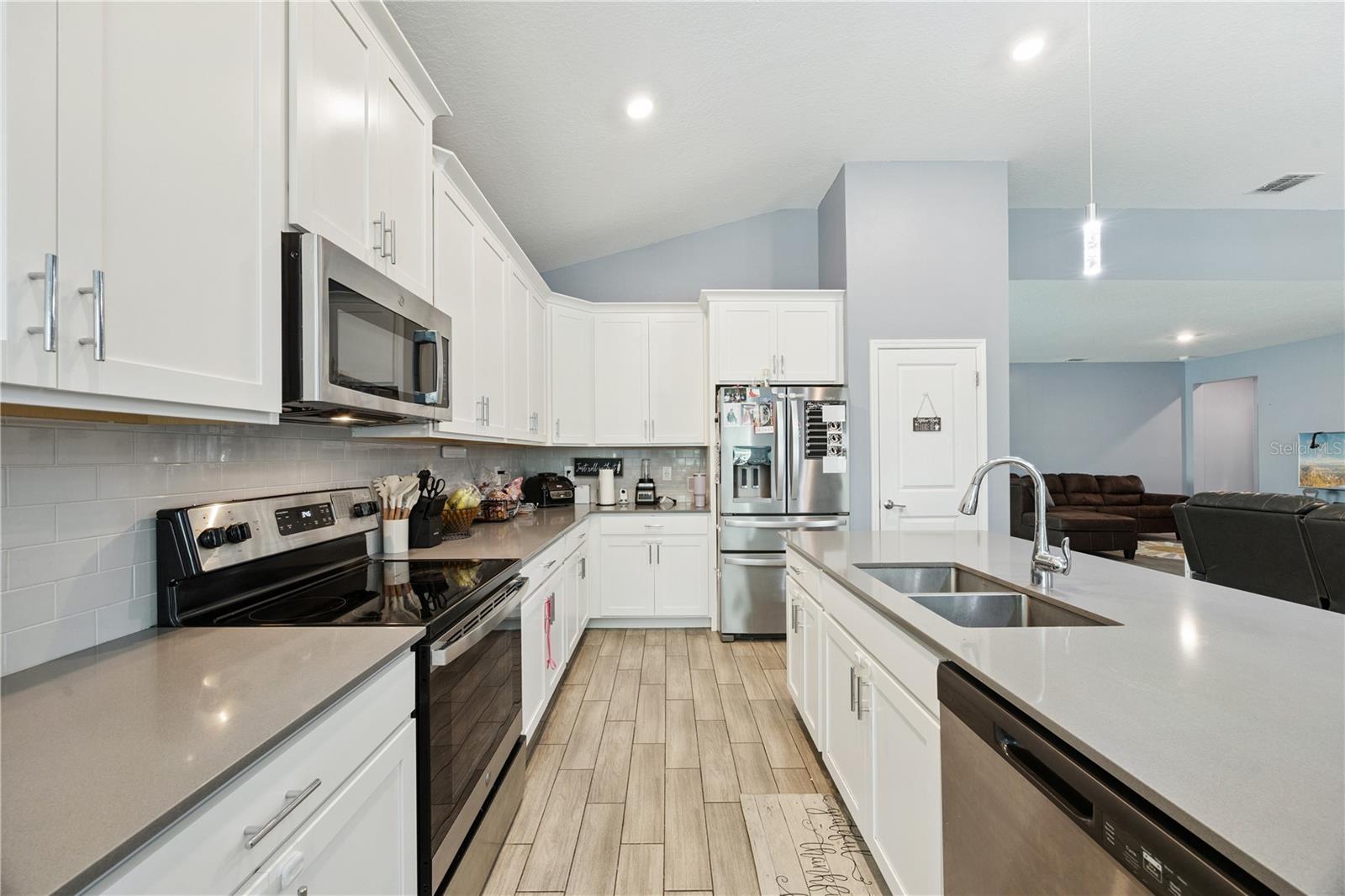 Image 18 of 50 For 6282 Lakepine Street