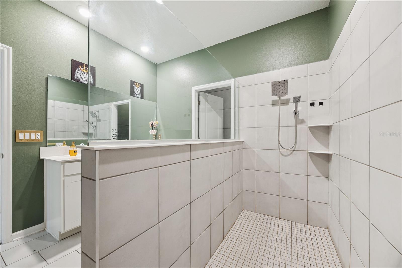 Image 29 of 50 For 6282 Lakepine Street