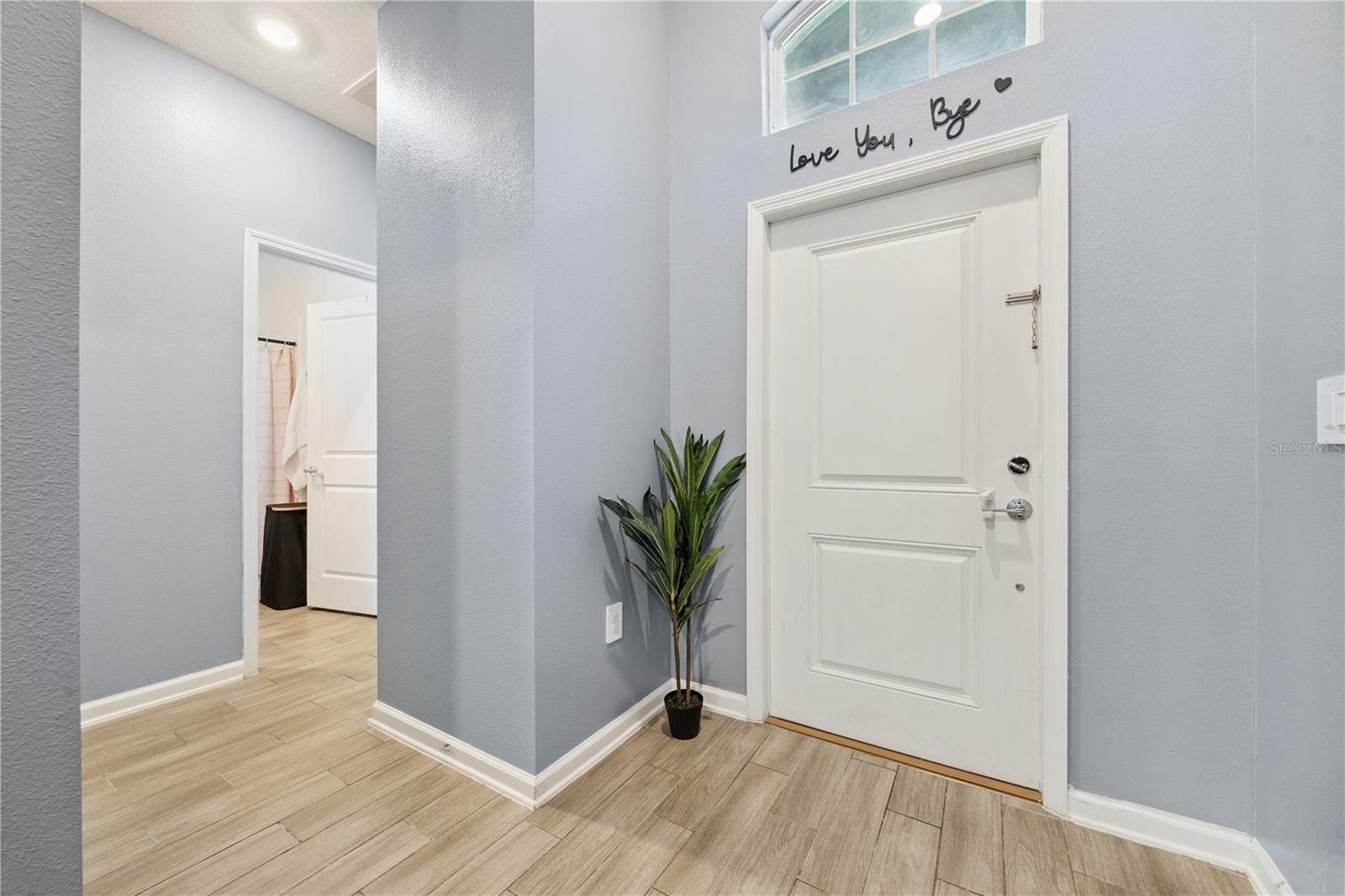 Image 4 of 50 For 6282 Lakepine Street