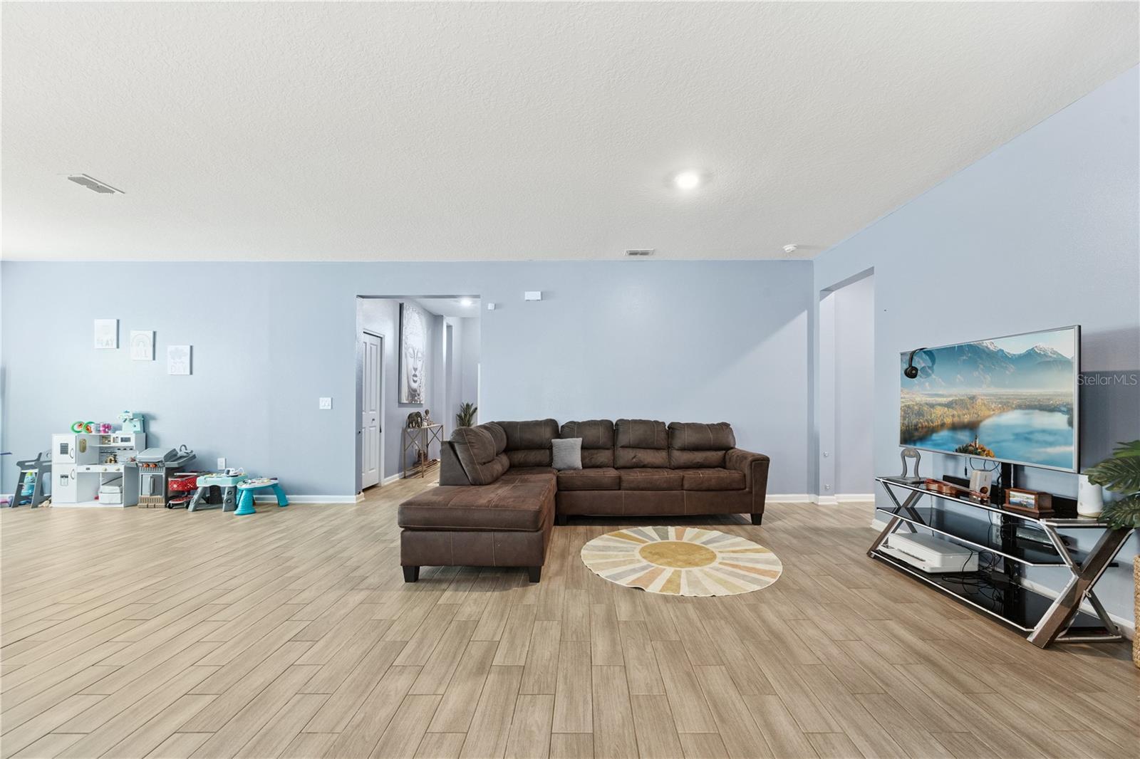 Image 7 of 50 For 6282 Lakepine Street