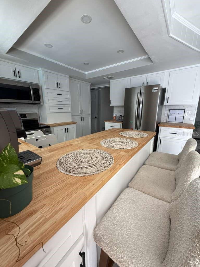 Image 10 of 79 For 2021 Valley Drive