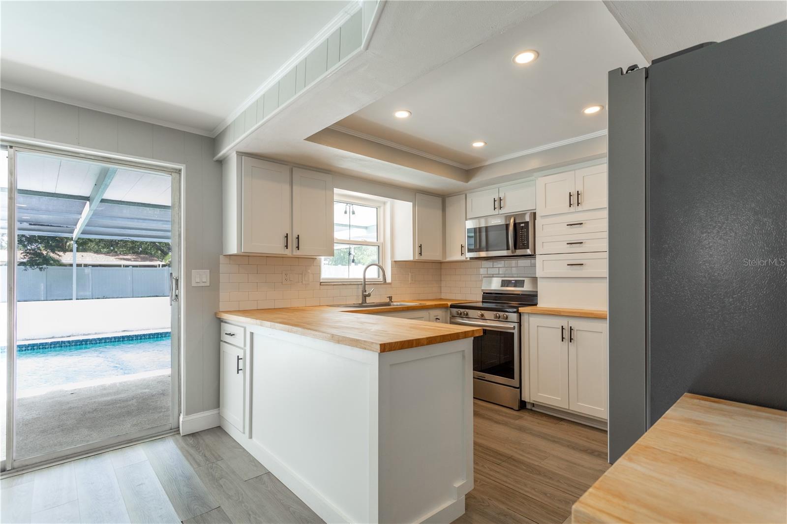 Image 12 of 79 For 2021 Valley Drive