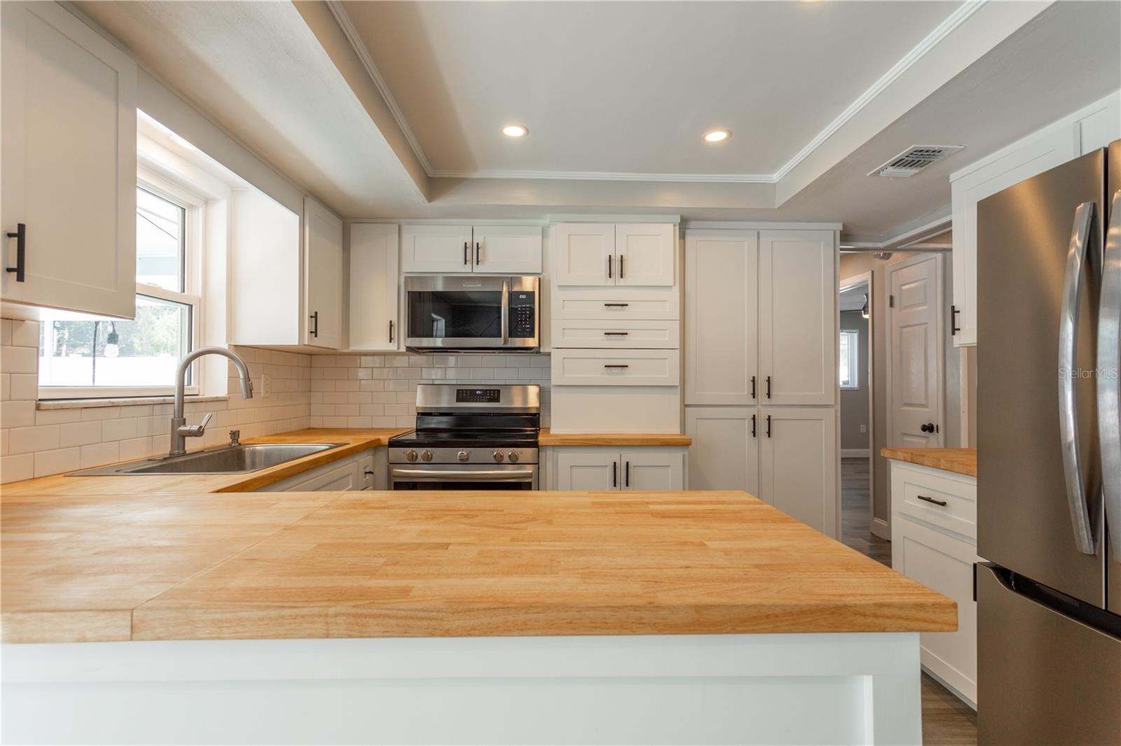 Image 13 of 79 For 2021 Valley Drive